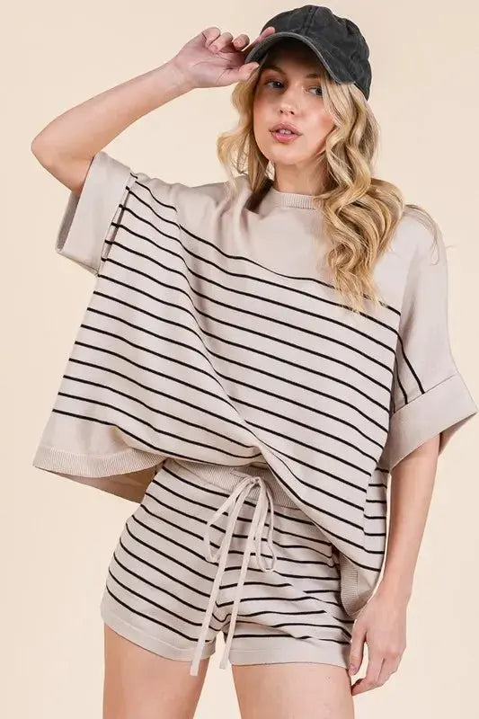 Loungewear Set - Foldable & Comfy - Striped Top & Shorts