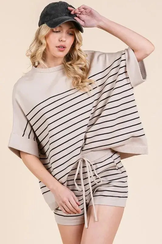 Loungewear Set - Foldable & Comfy - Striped Top & Shorts