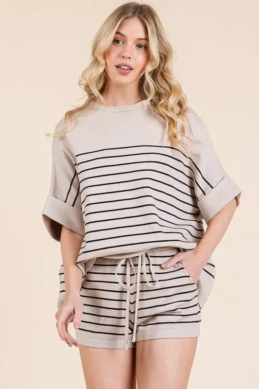 Loungewear Set - Foldable & Comfy - Striped Top & Shorts