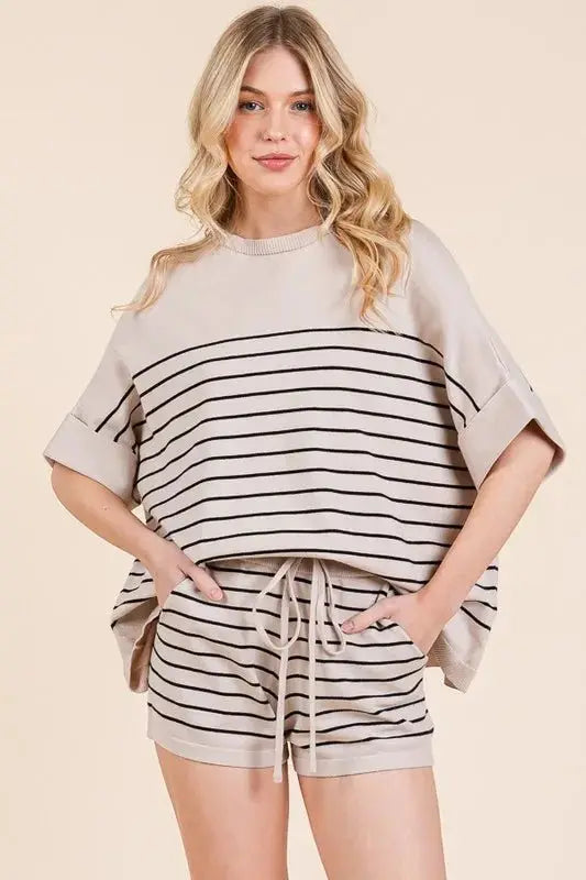 Loungewear Set - Foldable & Comfy - Striped Top & Shorts