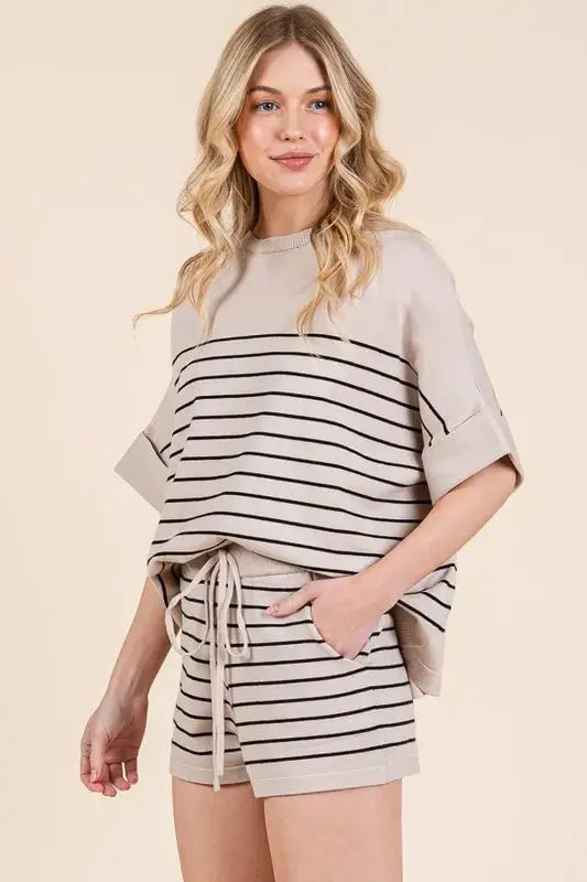 Loungewear Set - Foldable & Comfy - Striped Top & Shorts