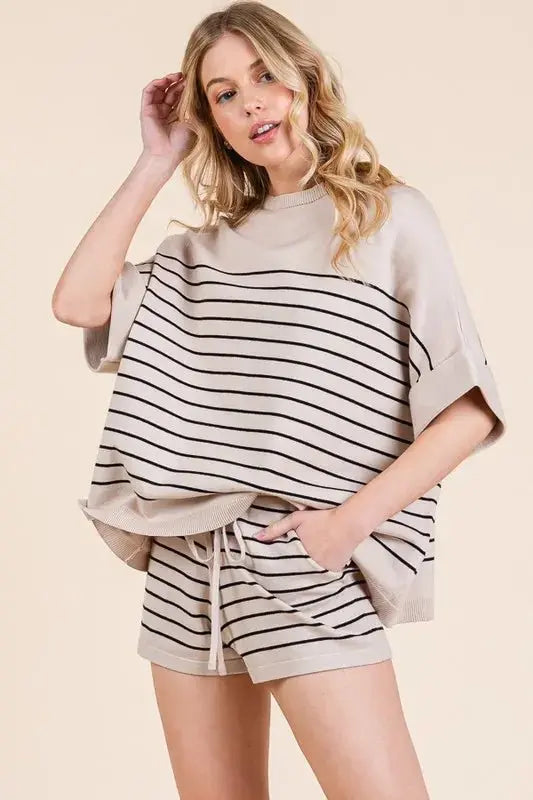 Loungewear Set - Foldable & Comfy - Striped Top & Shorts