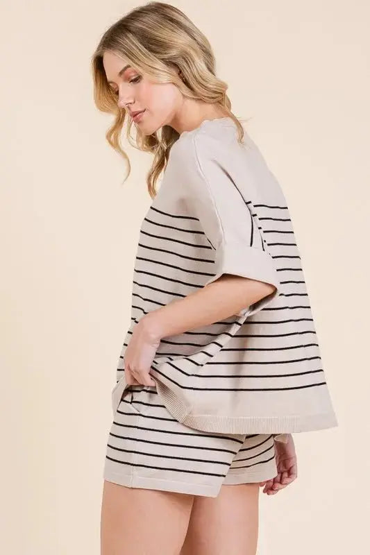 Loungewear Set - Foldable & Comfy - Striped Top & Shorts