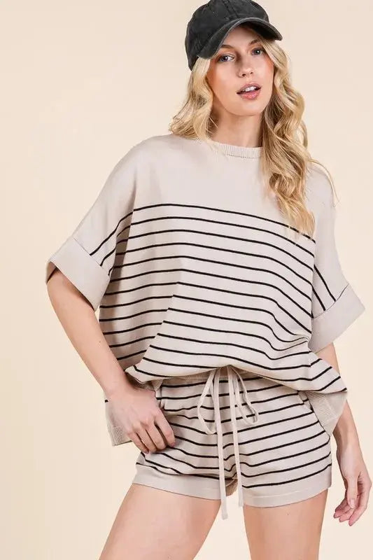 Loungewear Set - Foldable & Comfy - Striped Top & Shorts