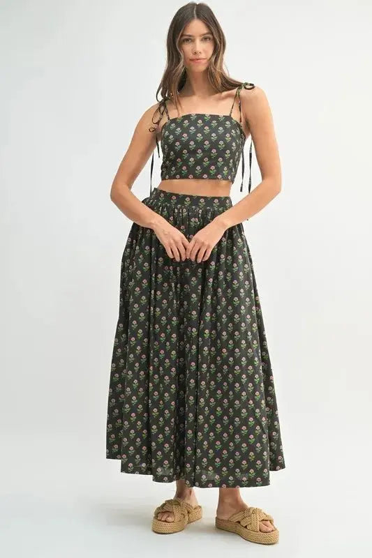 Women's Crop Top & Skirt Set - Floral Print - Trendy Two Piece