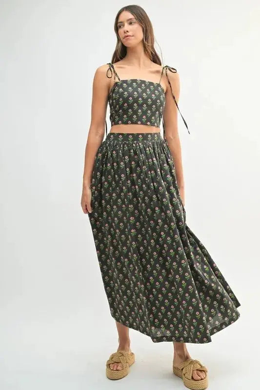 Women's Crop Top & Skirt Set - Floral Print - Trendy Two Piece