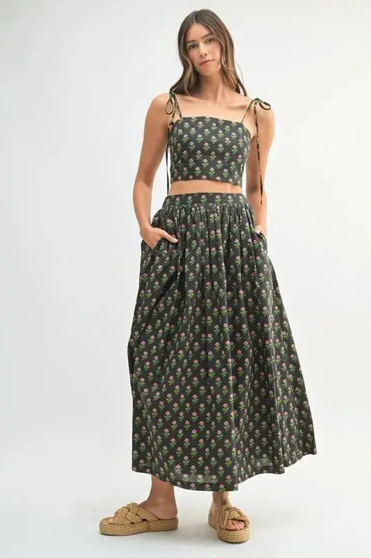 Women's Crop Top & Skirt Set - Floral Print - Trendy Two Piece