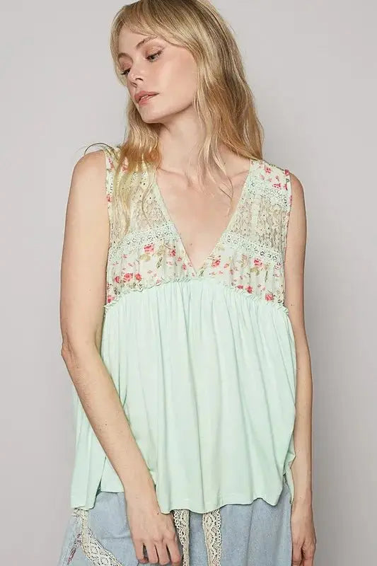 Trendsi Lace Floral Top Women's Spring/Summer V-Neck Sleeveless Shirt
